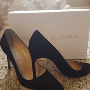 Manolo Blahnik BB 105mm Pumps in black suede